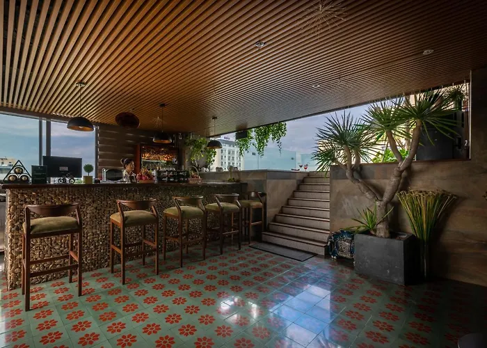 Au Lac Legend Hotel
